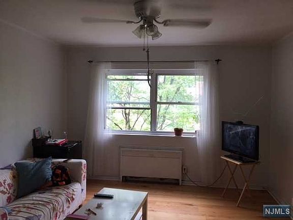 3rd image of 410 Fairview Ave APT 4G