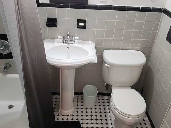 5th image of 622 W End Ave APT 1W