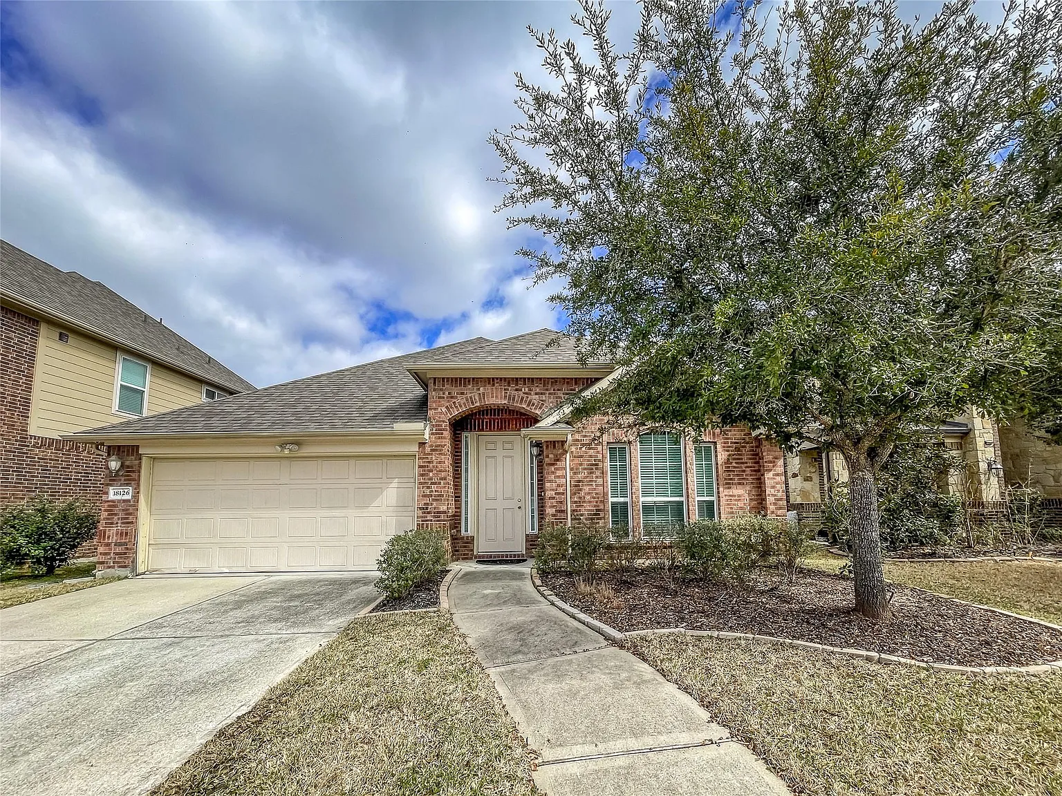 4 bed, 2.0 bath, 2162 sqft, $2,500 — Photo 3