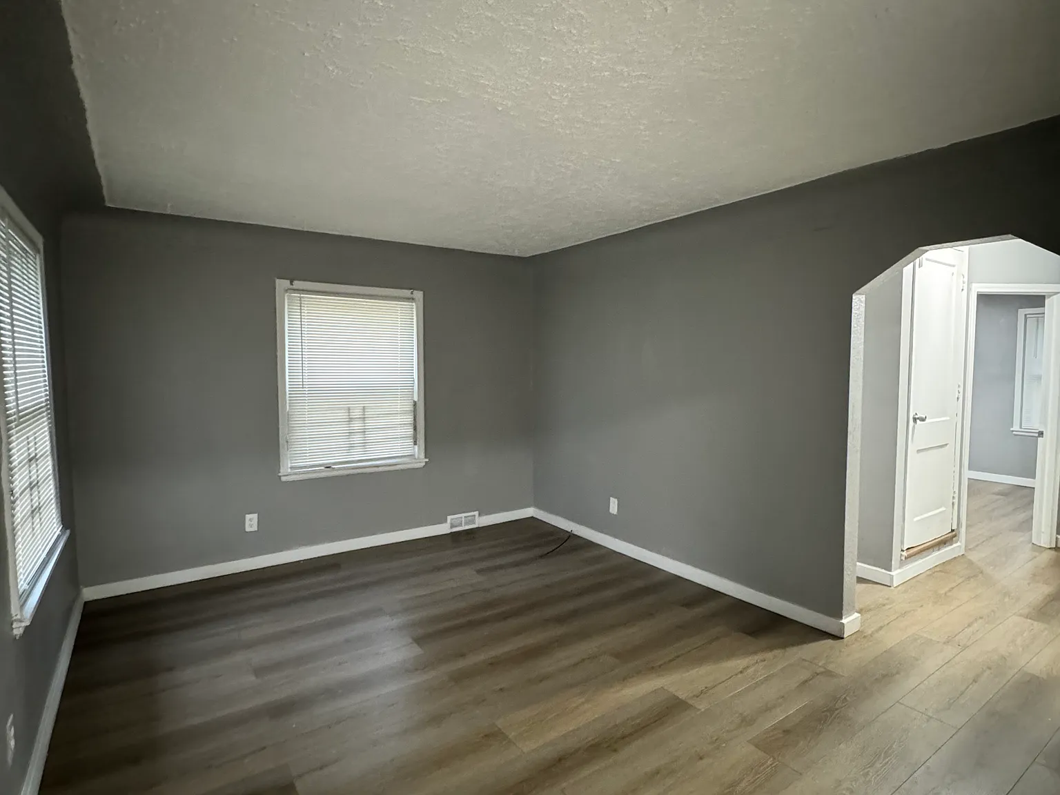 3 bed, 900 sqft, $1,200 — Photo 4