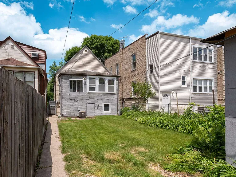 3233 W Berteau Ave — Photo 23