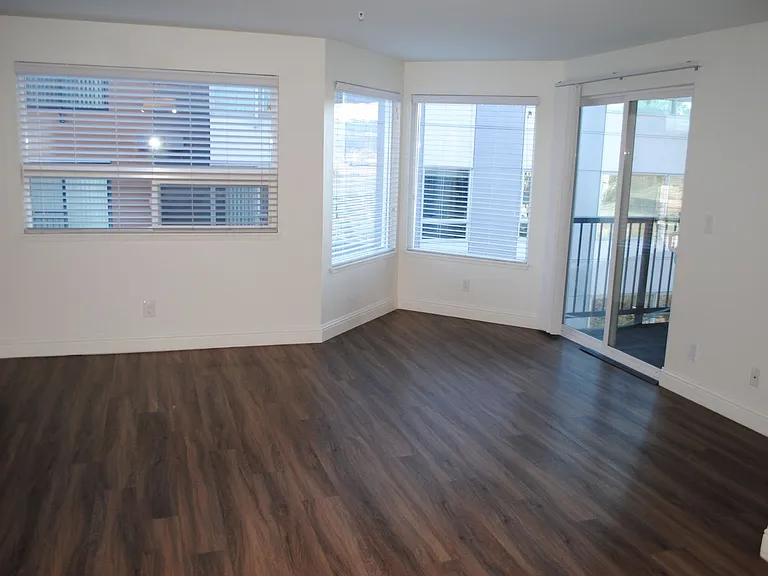 Cameron Apartments — Photo 14