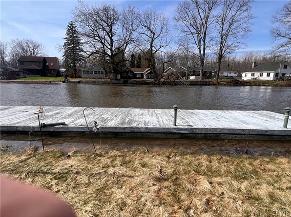 9423 Ramsey Dr, Bridgeport, NY 13030