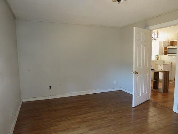 5th image of 221 Pine Ridge Rd