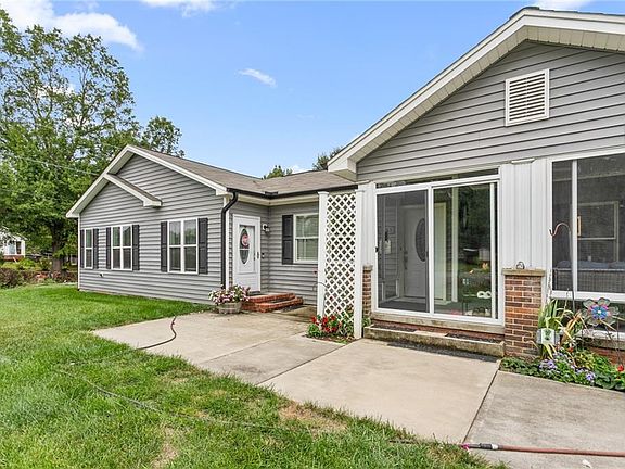 3rd image of 3163 Saul Loop Rd