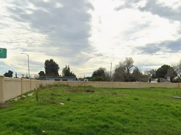 1501 Sarba Ct, Los Banos, CA 93635