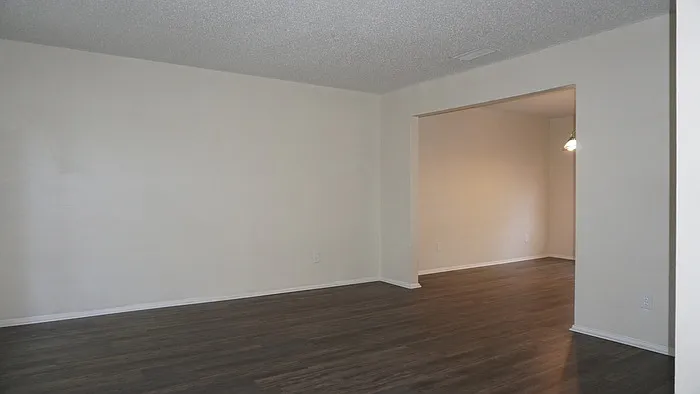 2609 Hamilton Dr — Photo 3