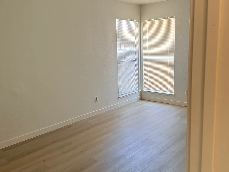 1343 Ford Ave — Photo 13