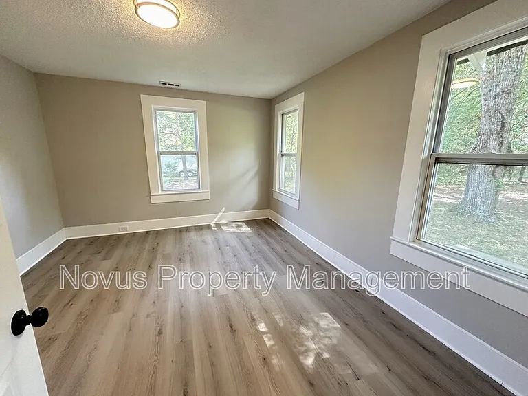 427 Adamson Ave — Photo 13