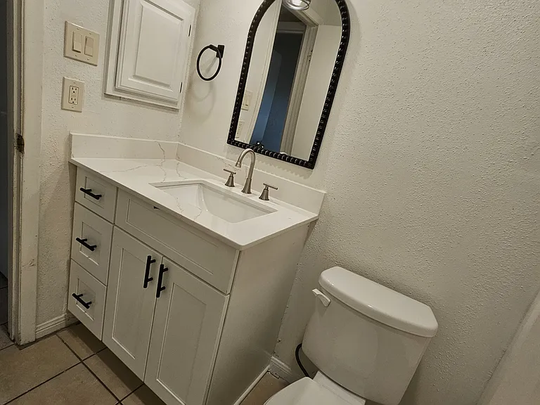 2nd bathroom 2nd view