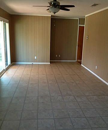 5th image of 303 Hilltop Ln