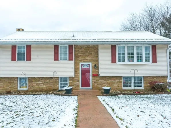 43 Kyle Ave, Fairchance, PA 15436