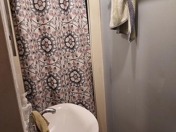 5th image of 120 Asher St APT 1