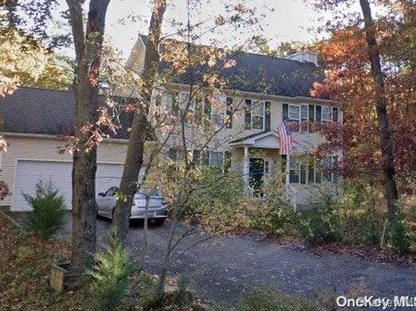 210 Parkway Drive, Calverton, NY 11933