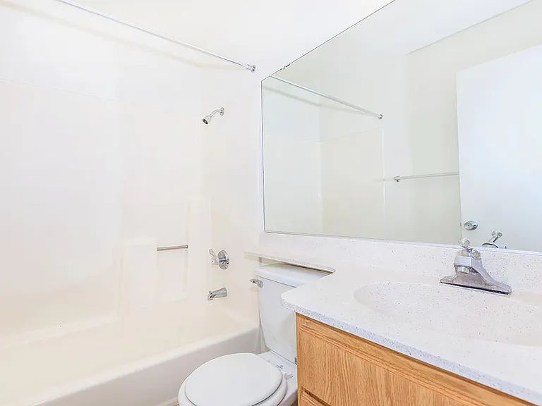 Casa Pacifica Apartment Homes — Photo 20