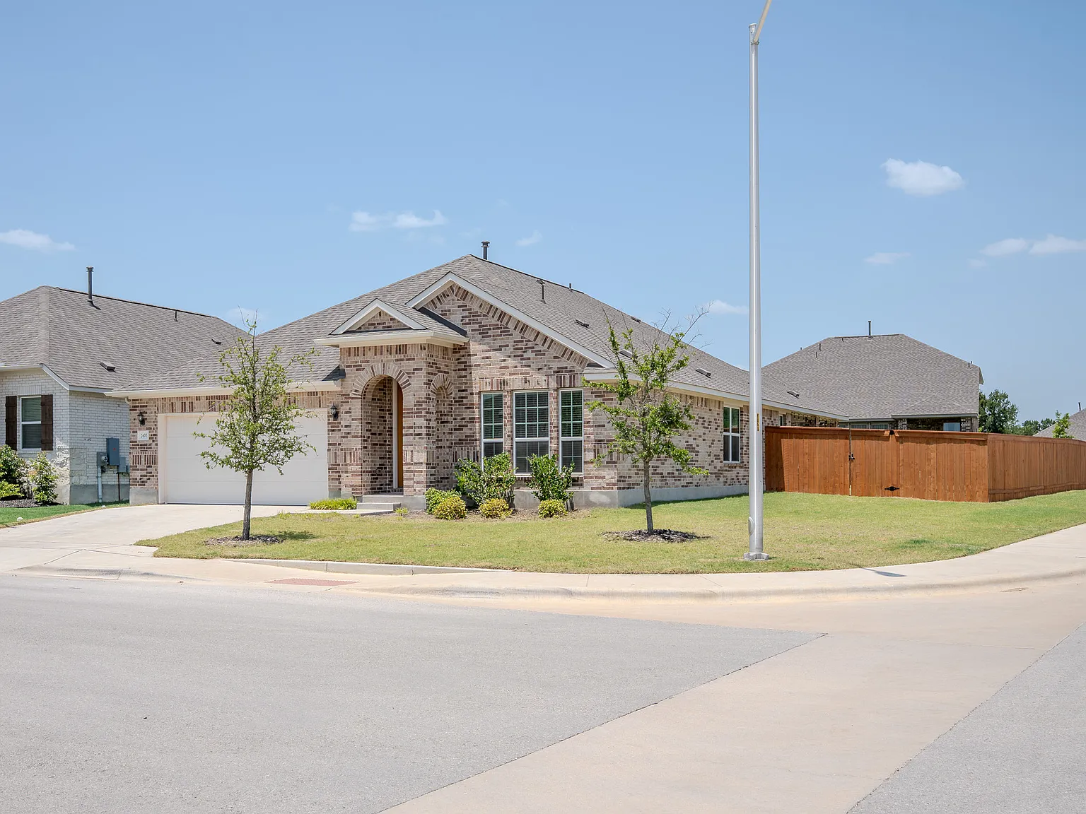 3 bed, 2003 sqft, $2,500 — Photo 1