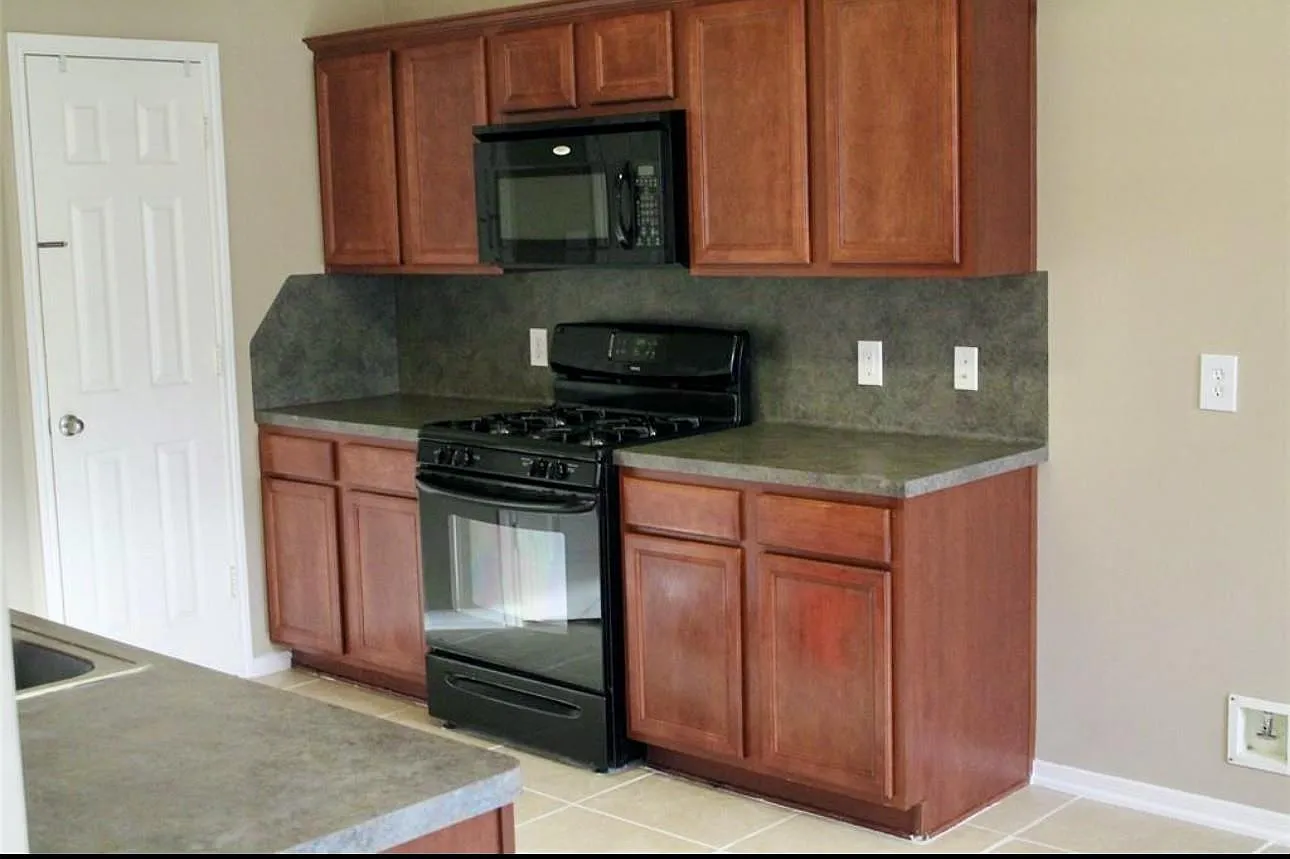 3 bed, 2.0 bath, 1468 sqft, $1,850 — Photo 2