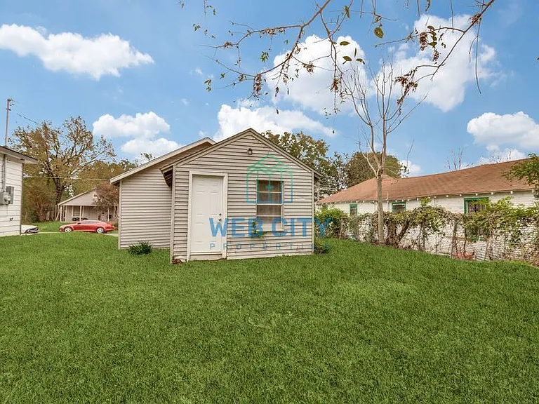 3907 Roberts Ave — Photo 12