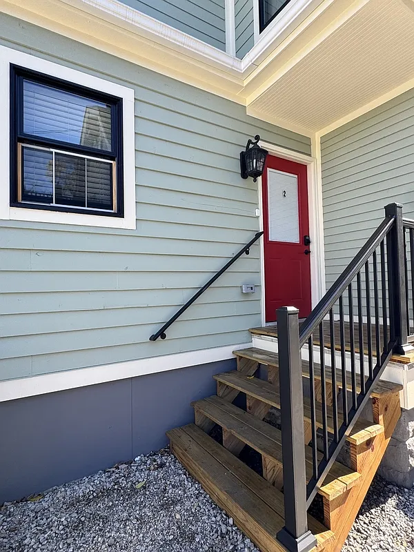 Building Photo - 331 E Ann St #2