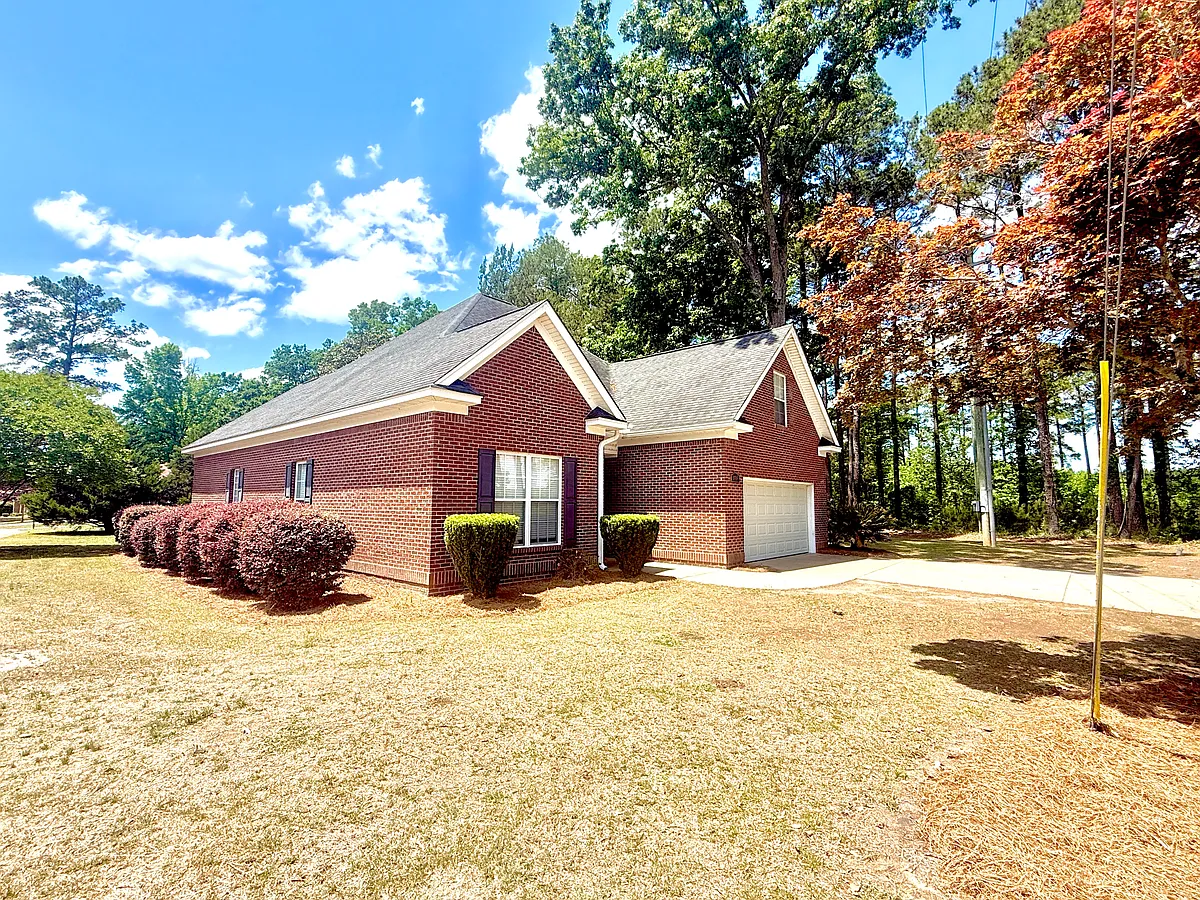 Building Photo - 335 Pine Loop Cir