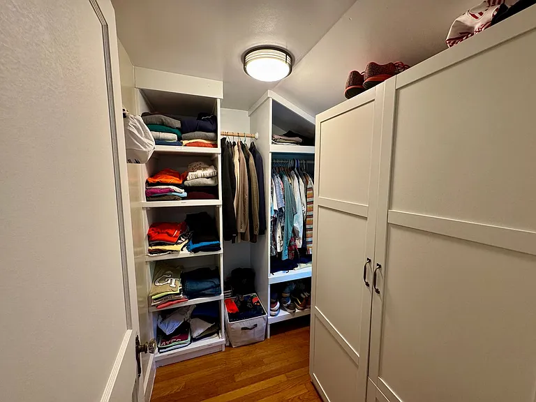 275 Middle Rd — Photo 23