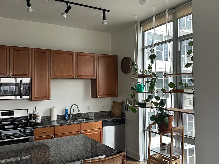 901 W Madison St #606 — Photo 11
