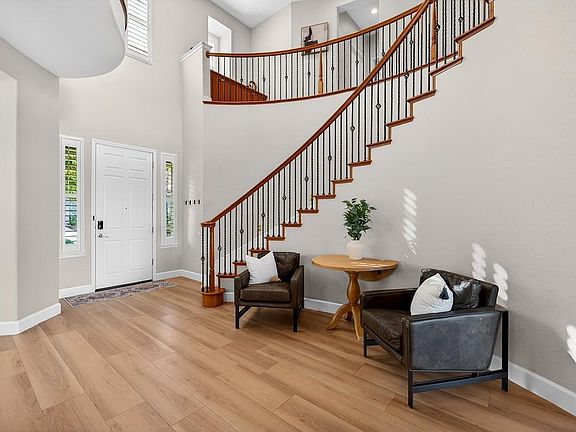 4th image of 2208 Raintree Ct