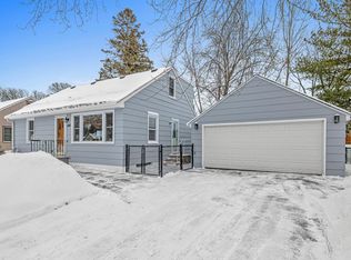 1146 Laurie Rd W, Roseville, MN 55113