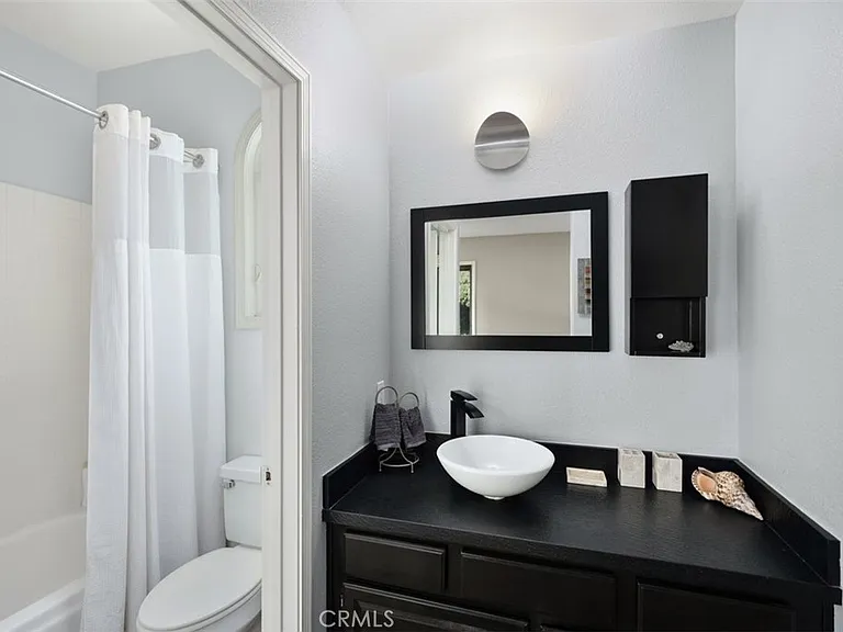 12 Dauphin — Photo 30
