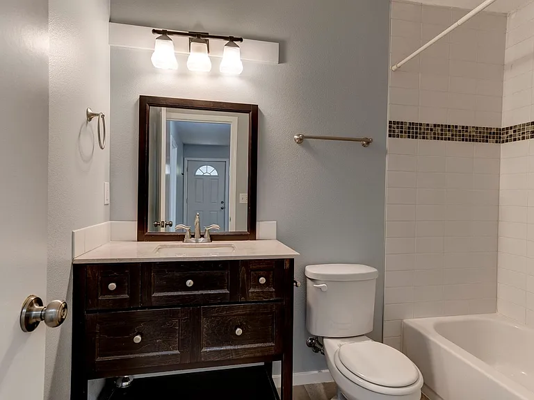 Recently Updated 2-bedroom Cottage — Photo 4