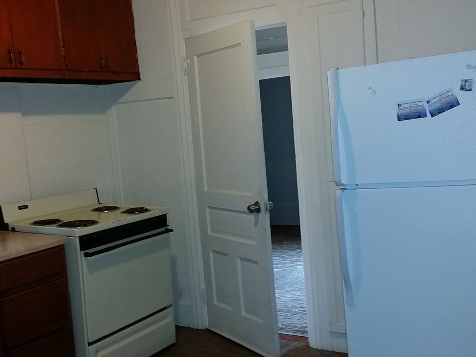 Eat-In-Kitchen, Ceramic Tile Floors