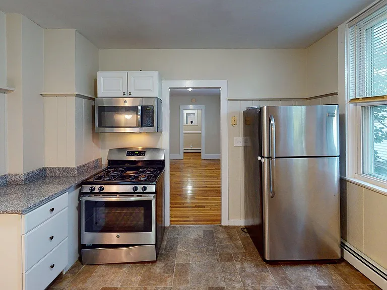 122 Gladstone St #A — Photo 2