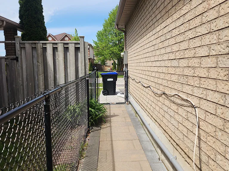 87 Breeze Dr — Photo 3