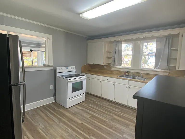 704 Blair St — Photo 6