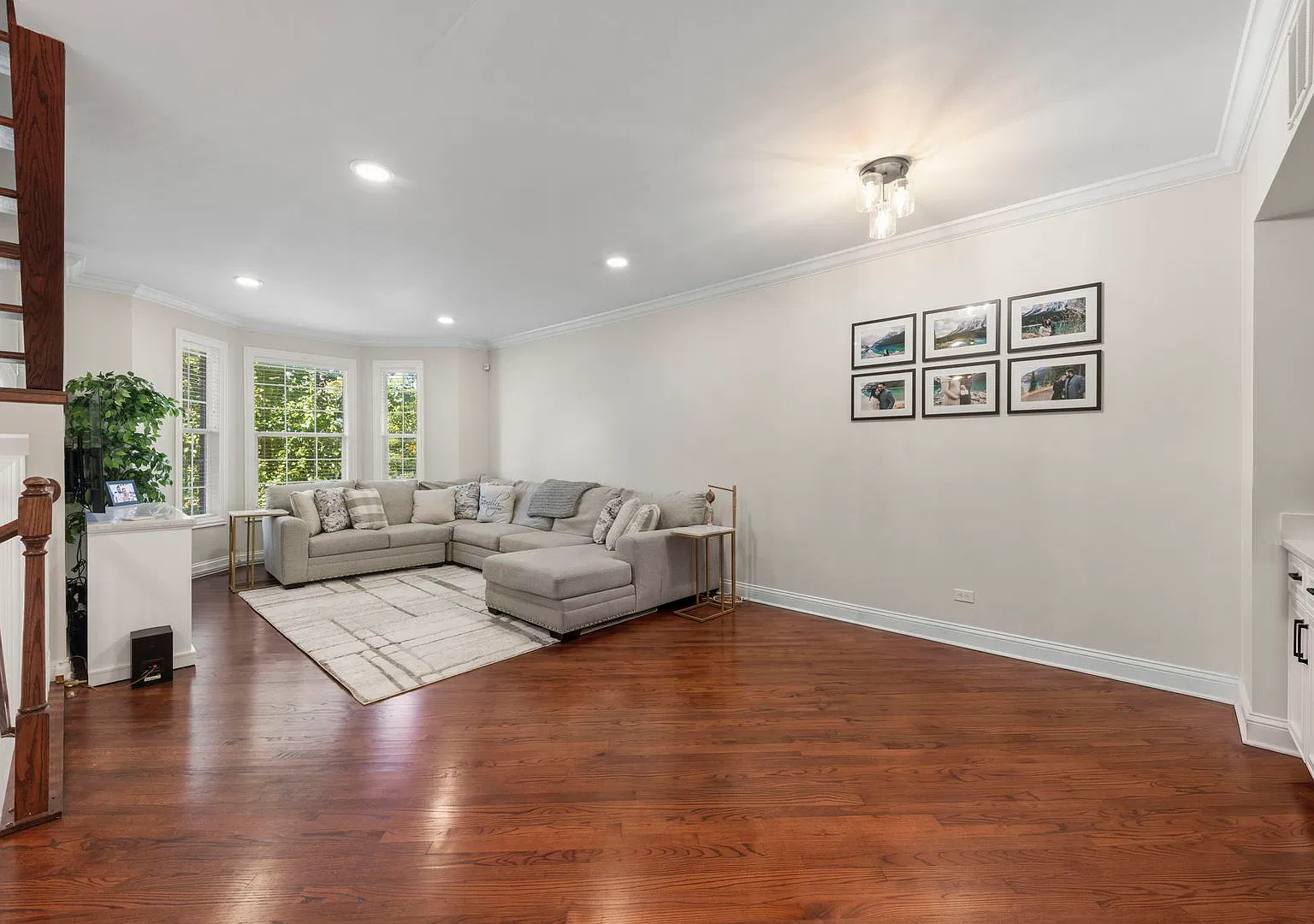 3 bed, 4.0 bath, 2100 sqft, $3,750 — Photo 2