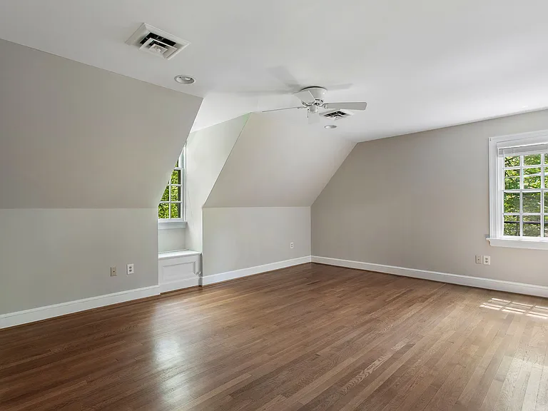 9900 Kingsbridge Rd — Photo 32