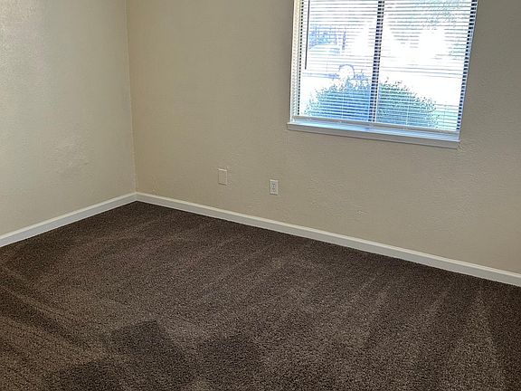 5th image of 1918 Whiteoak Dr