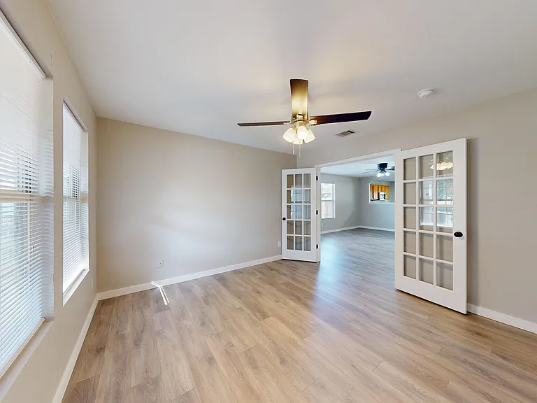 145 S Willow Way — Photo 14