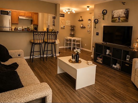4th image of 210 Glengarry Dr APT 109