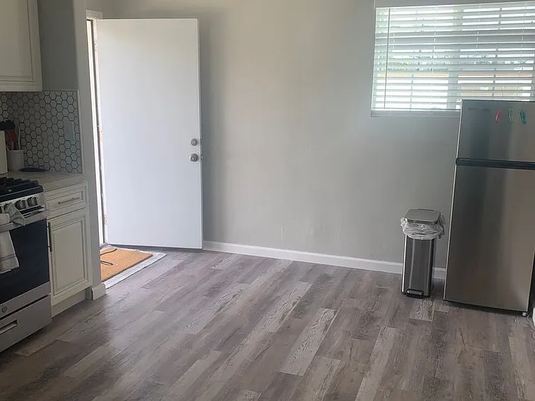 2437 E Main St — Photo 6