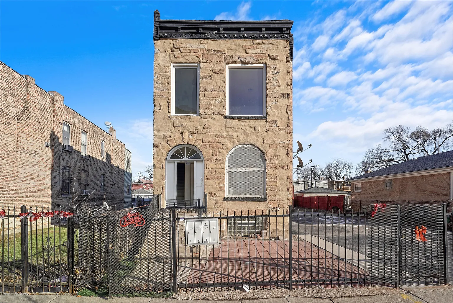 627 N Lawndale Ave photo 1