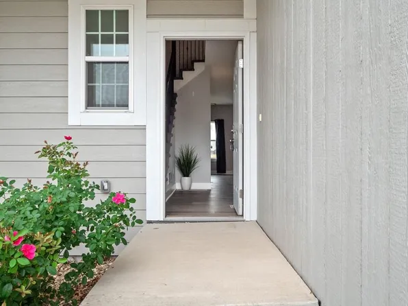 312 N 5th Ter, Louisburg, KS 66053