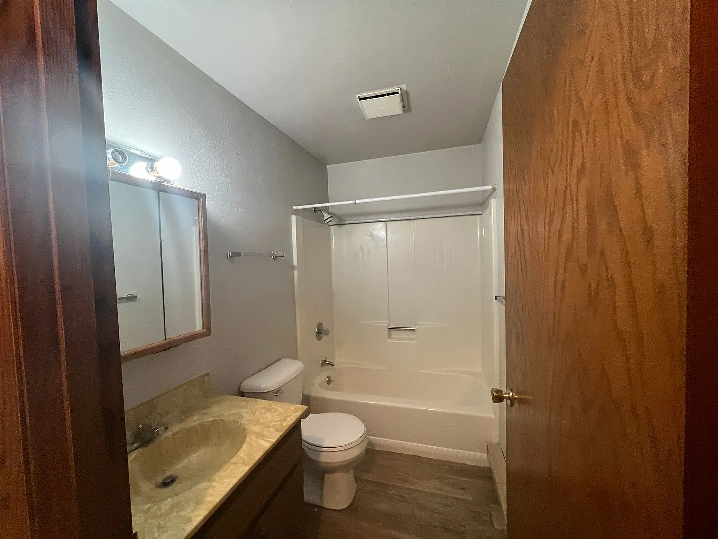 909 Genrich St — Photo 2