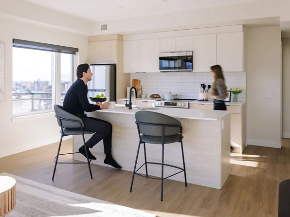 Noble, 1550 Noble Ct, Kelowna, BC V1Y 8K8