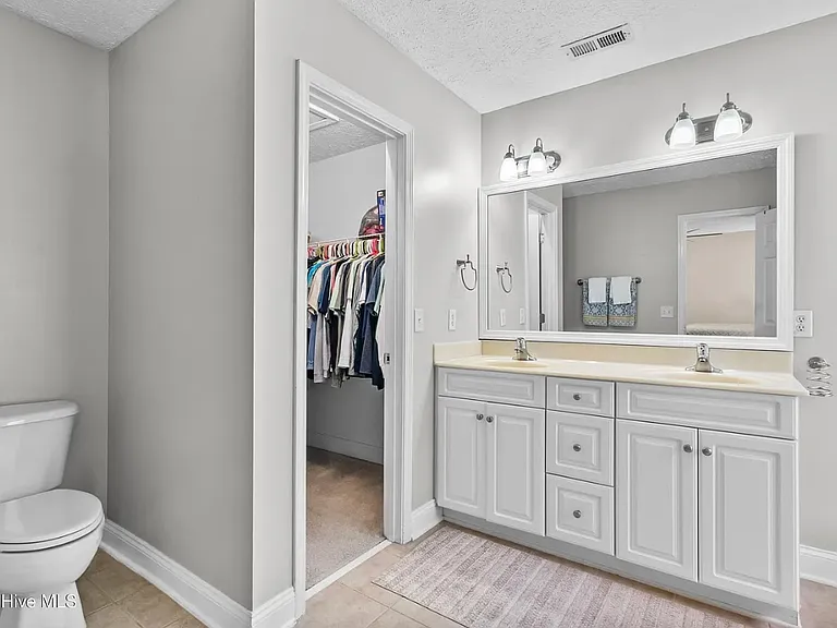 513 Catamaran Dr — Photo 9