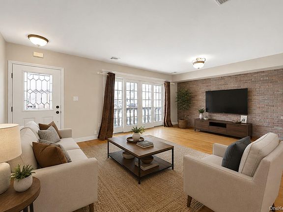 3rd image of 6 Pell Pl #2