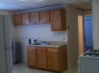 27 Adams St APT 1R, Chicopee, MA 01013