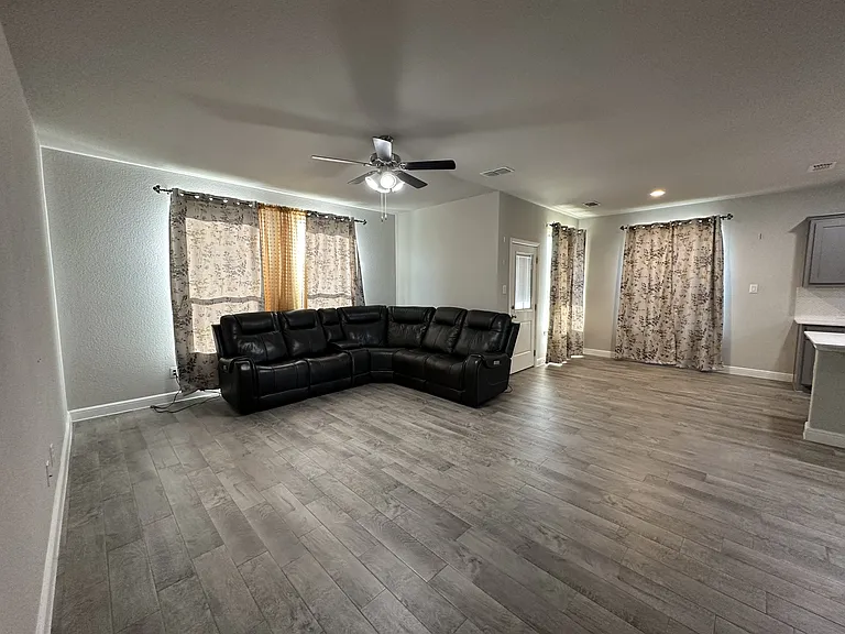 15800 Bronte Ln — Photo 6