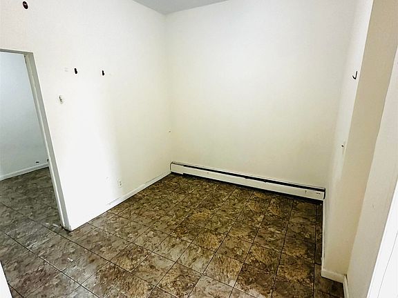 3rd image of 737 Montgomery St Floor 2