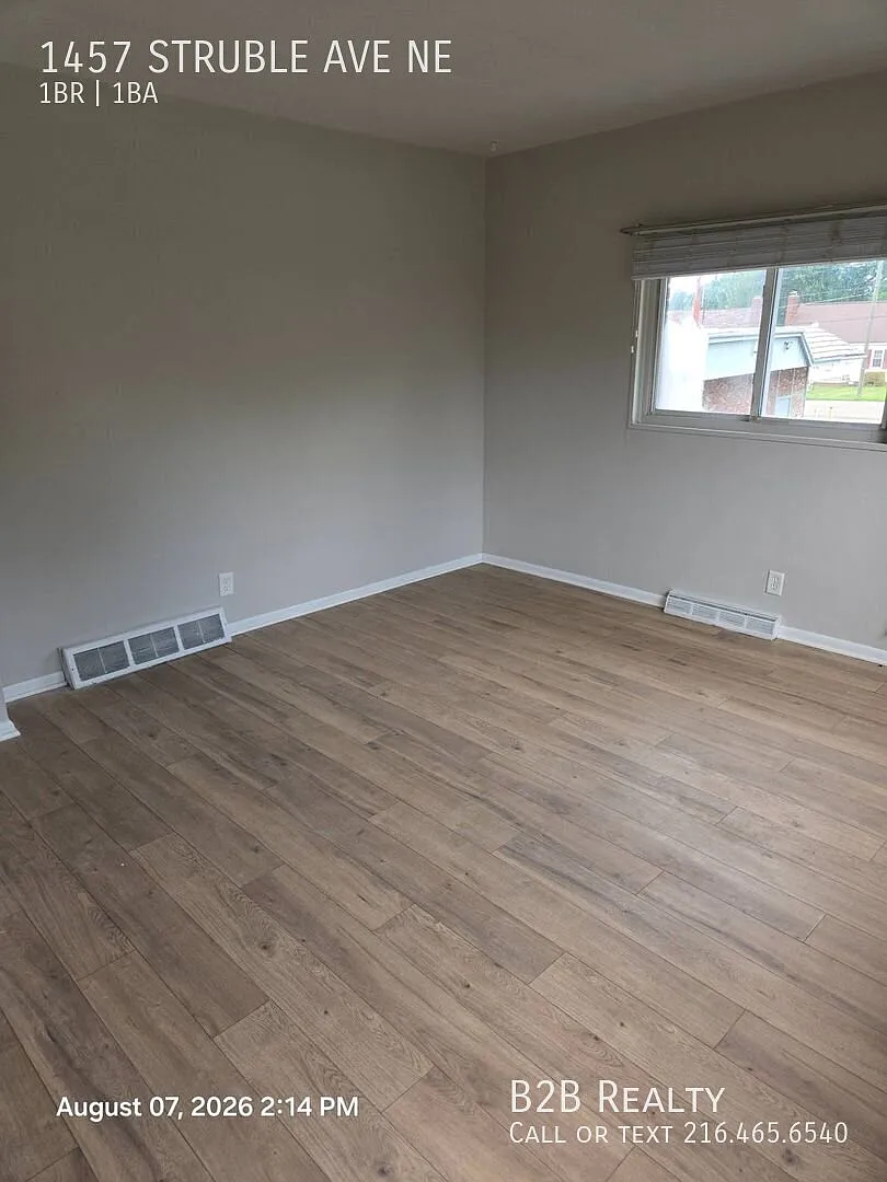 Charming 1-Bedroom Property in Prime Location — Photo 2